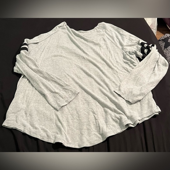 Gray and Black Oversized Longsleeve - Picture 3 of 3